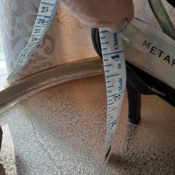 *EUC* METAPHOR 7 1/2 BLACK STRAPPY 4 " HEEL - Picture 6 of 10